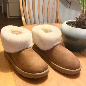 Women’s Ugg Classic Mini Fluff Boot- Chestnut
